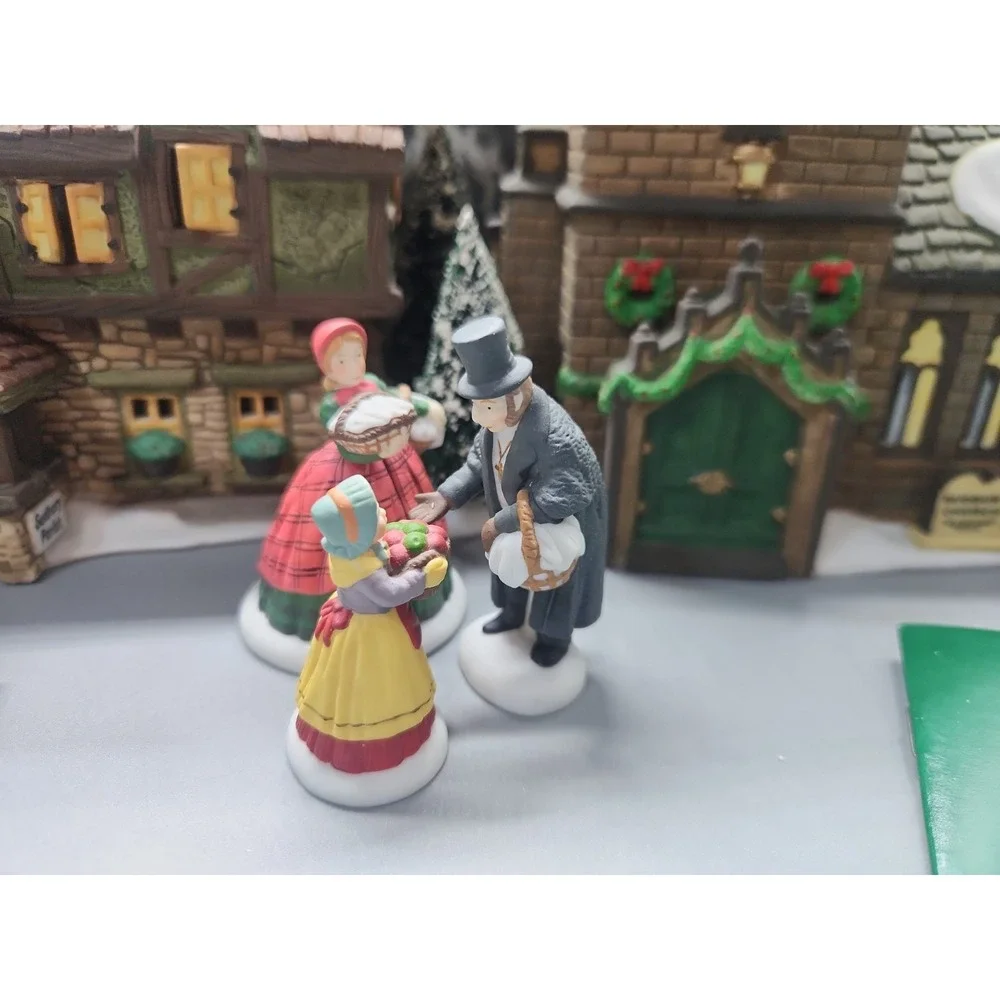 Dept 56 Dickens Village Start a Tradition 58322 The Spirit of Giving CHRISTMAS